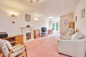 LIVING ROOM- click for photo gallery